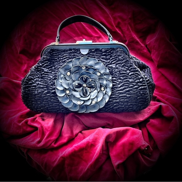 “Women’s Vintage Clothing & More” SHOW
          
TONIGHT FRIDAY JULY 18 - 9 PM - Picture 1 of 16